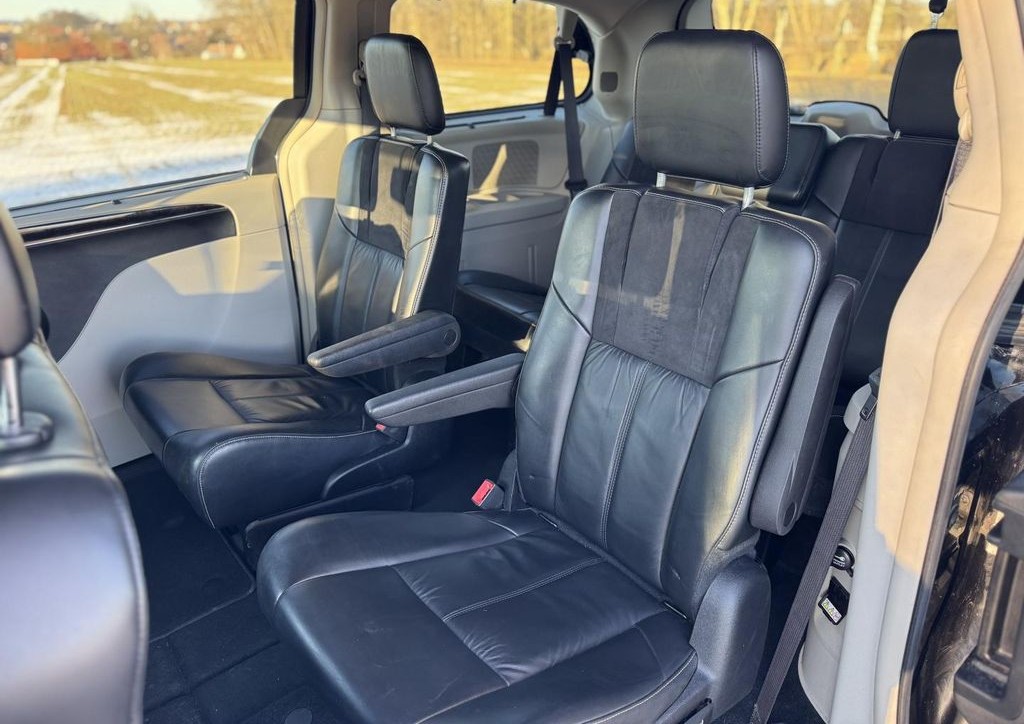 Nelio Tours van - interior seating
